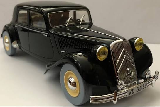 COLLECTION VOITURE TINTIN / LA 15CV DES AGENTS BORDURES