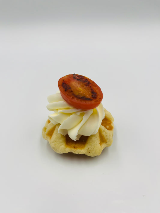 Bouchées de mini gaufres et mousse de fromage de chèvre (8 unités)